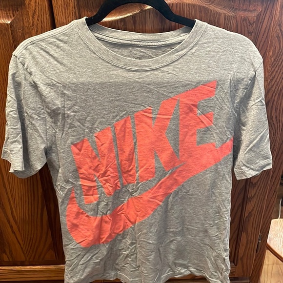 Nike Women’s T-shirt Small gray peach symbol tee good condition regular fit‎ - Picture 1 of 4